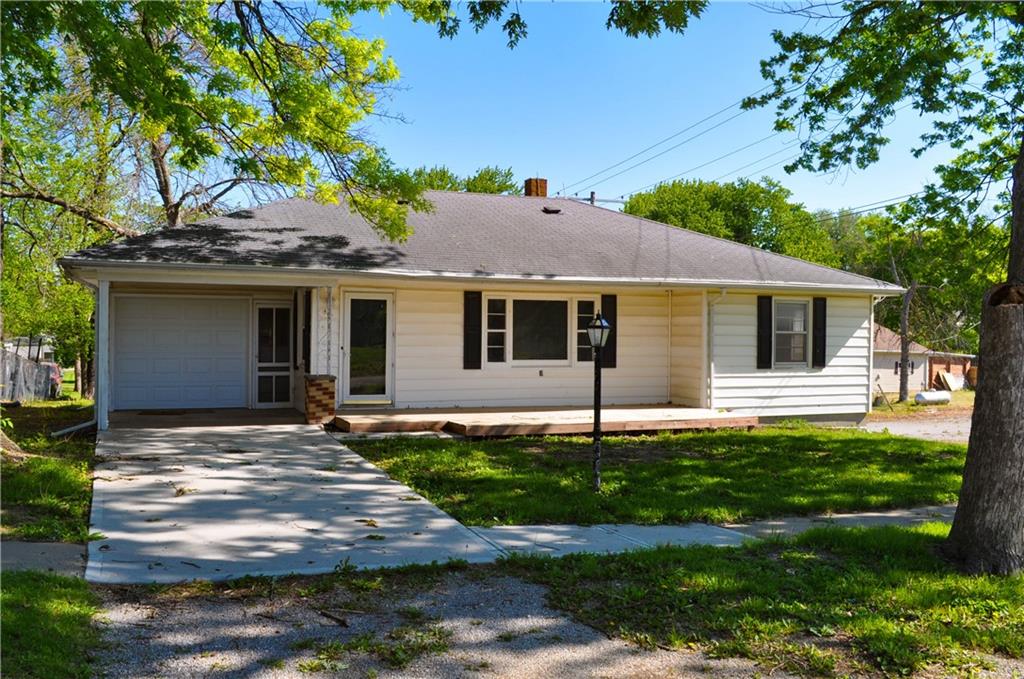 304 W Vermont St, King City, MO 64463