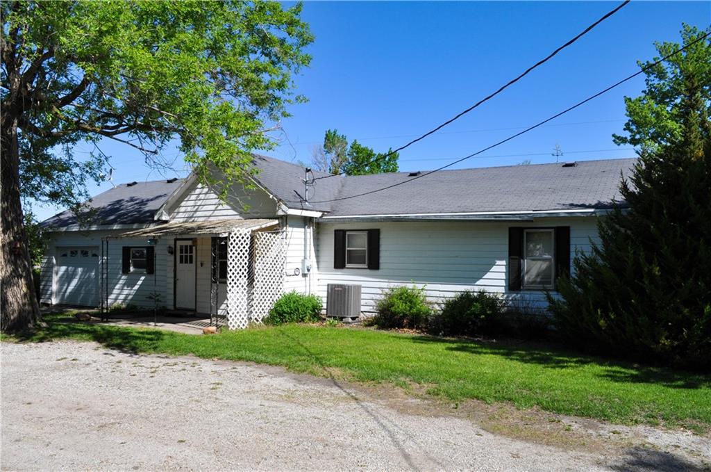 214 N Young Ave, King City, MO 64463