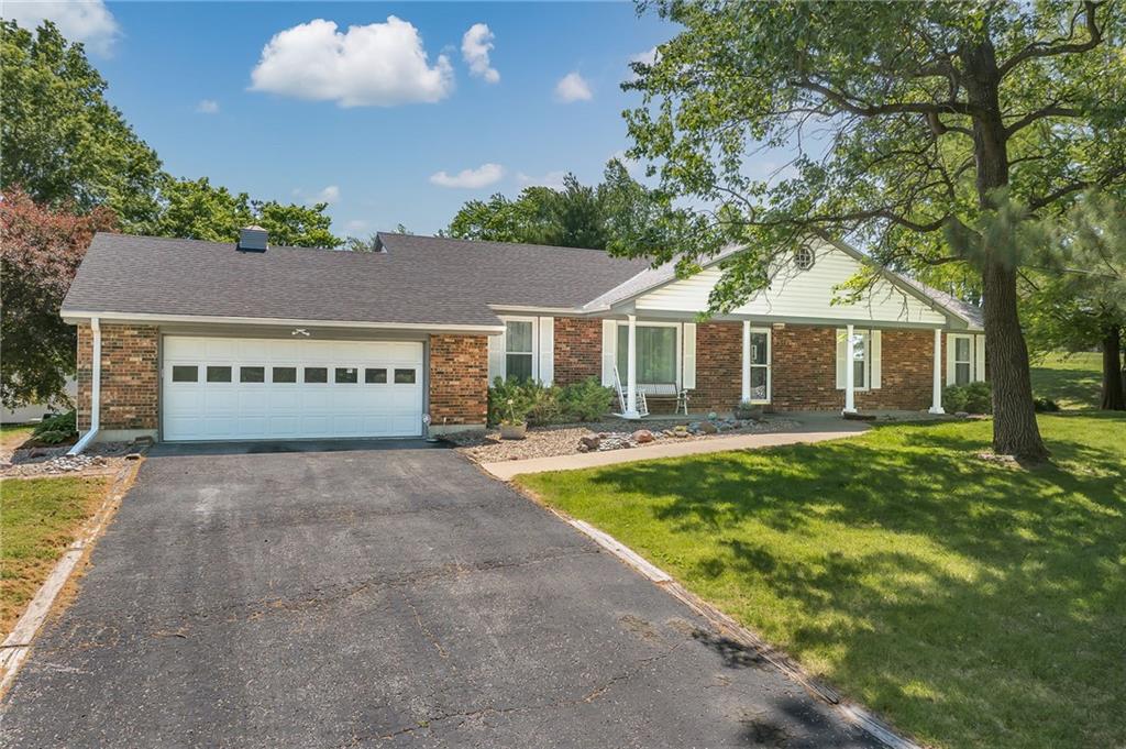 5703 SE Meadow Oak Ter, St Joseph, MO 64503