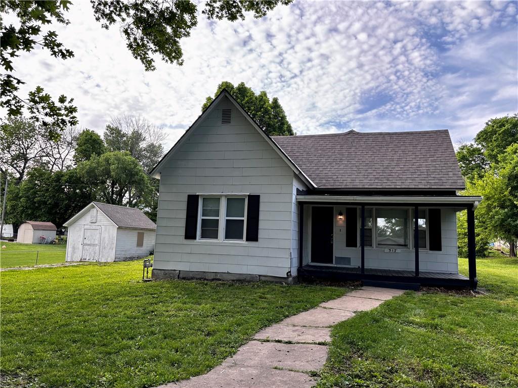 317 E Pine St, Drexel, MO 64742