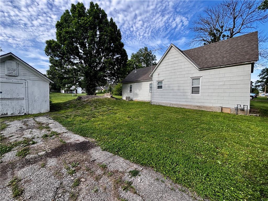 317 E Pine St, Drexel, MO 64742