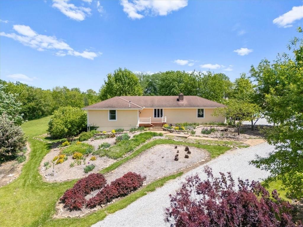 28639 Hospital Dr, Paola, KS 66071