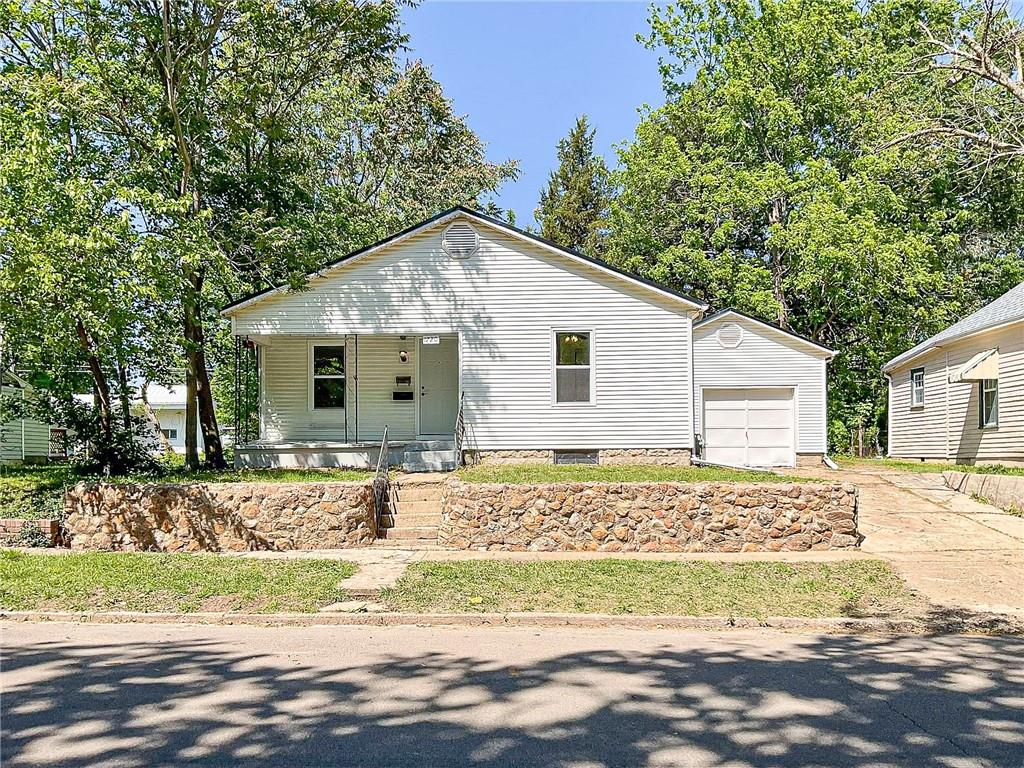 1720 S Stewart Ave, Sedalia, MO 65301