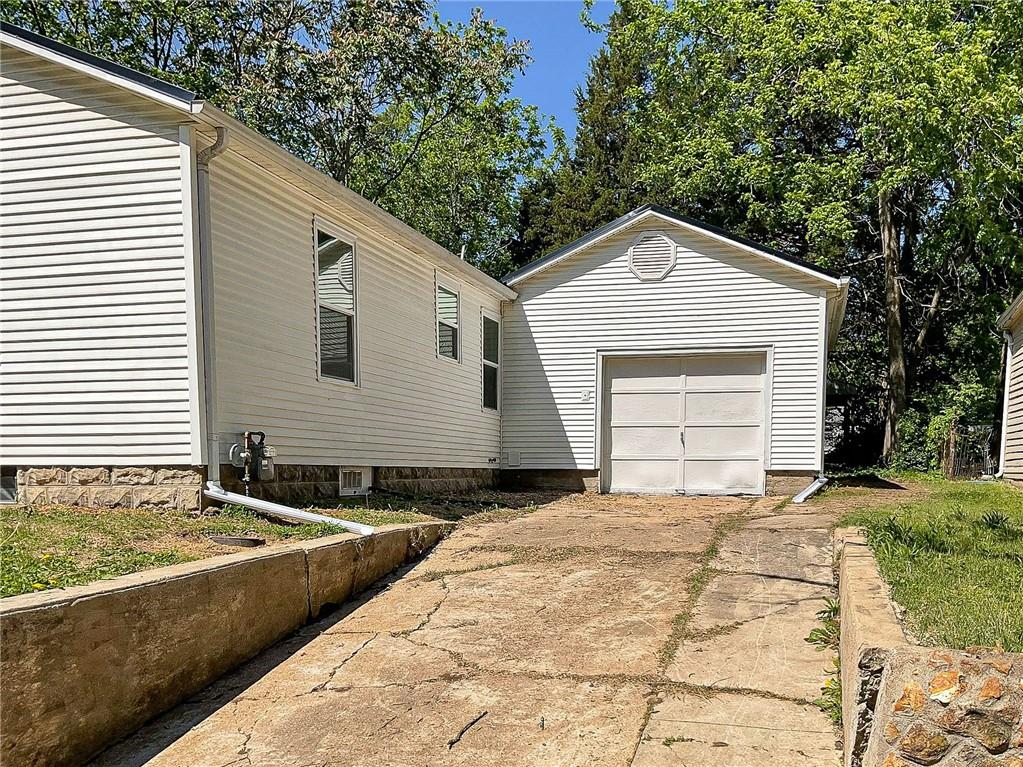 1720 S Stewart Ave, Sedalia, MO 65301