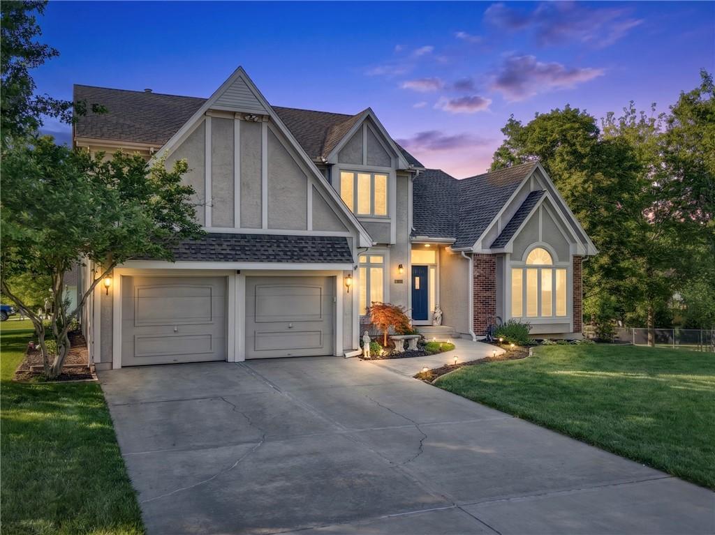 602 Ridgewood Dr, Raymore, MO 64083