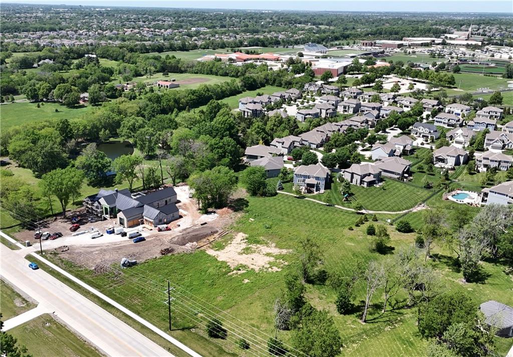 8944 W 167th St, Overland Park, KS 66085