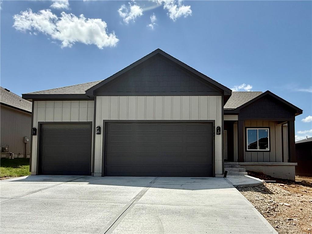 31421 W 85th Ter, De Soto, KS 66018