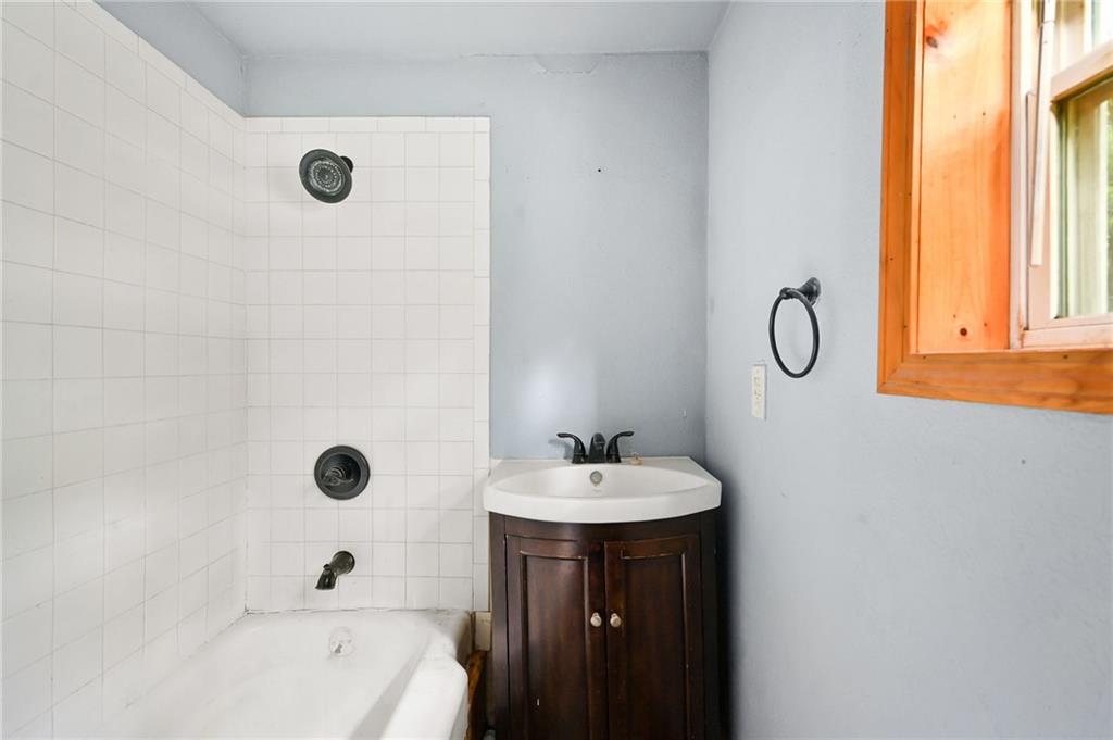 161 T St, Lake Lotawana, MO 64086