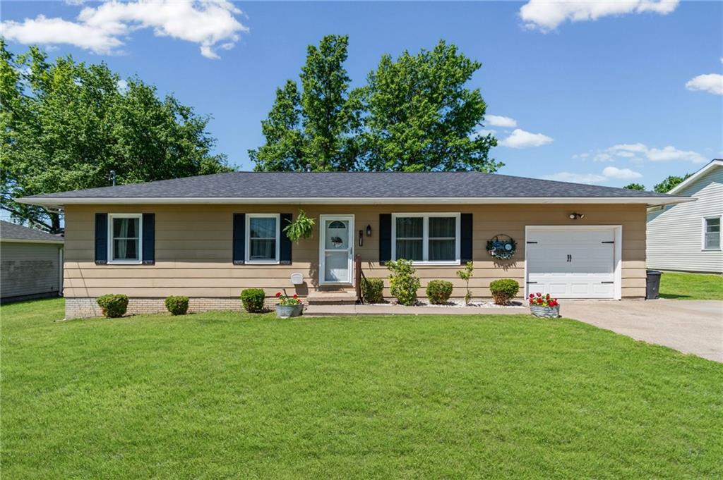 1313 Pearl St, Carrollton, MO 64633