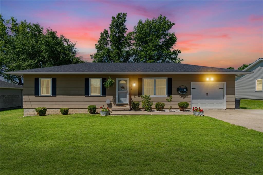 1313 Pearl St, Carrollton, MO 64633