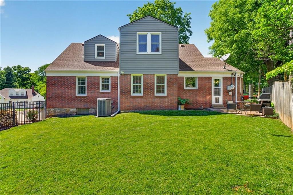 5315 Clark Dr, Roeland Park, KS 66205