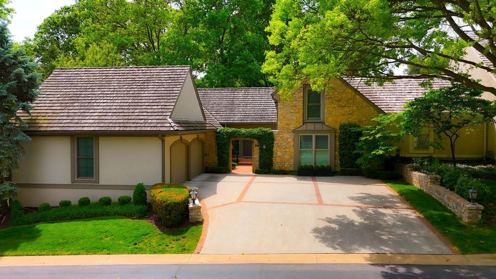 7904 Bristol Ct, Prairie Village, KS 66208