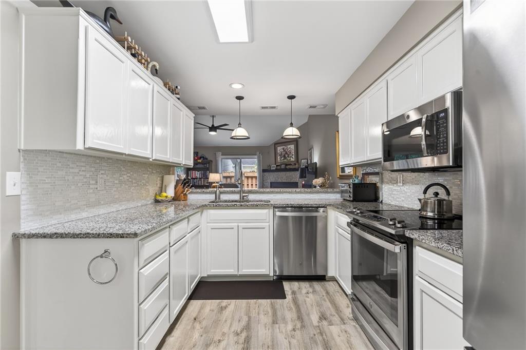 12429 Charlotte St, Kansas City, MO 64146