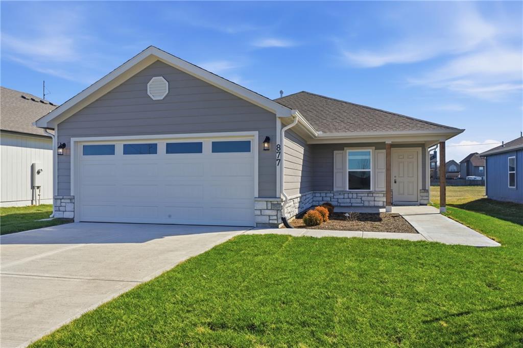 613 W Bluebird St, Gardner, KS 66030