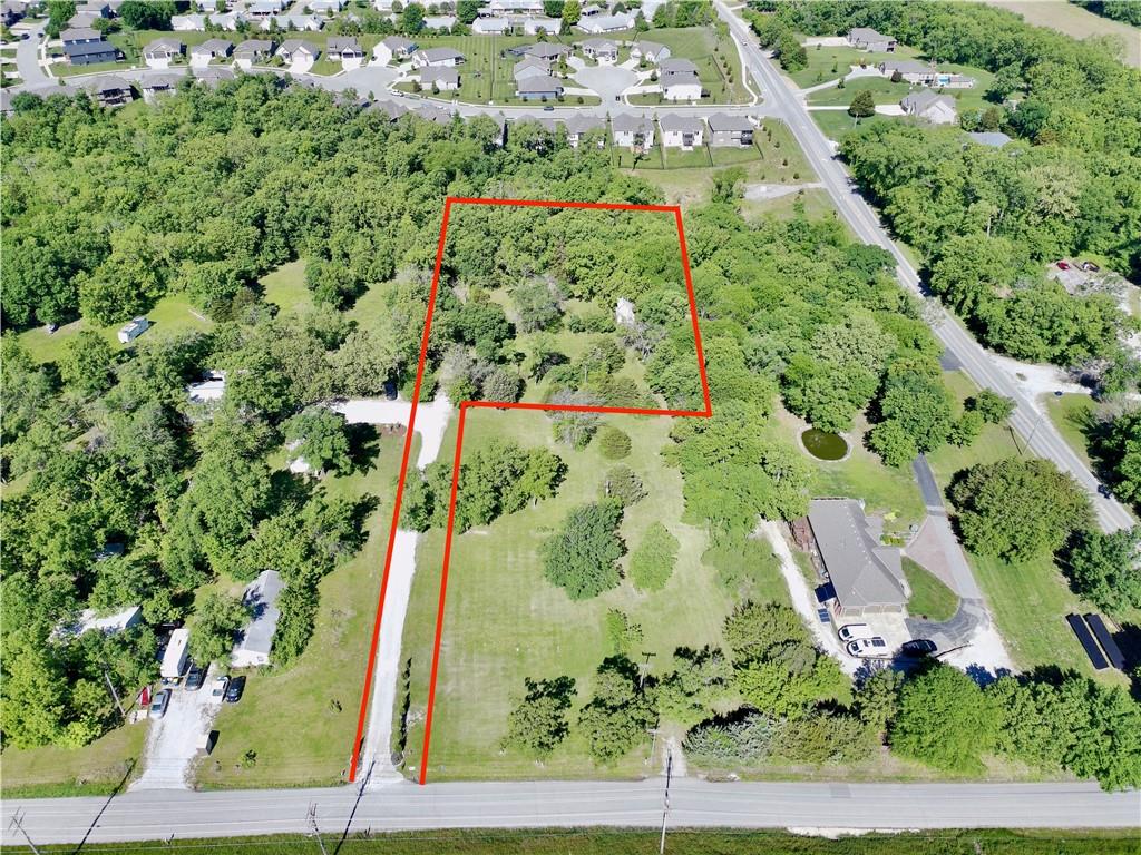 8360 Waverly Rd, De Soto, KS 66018