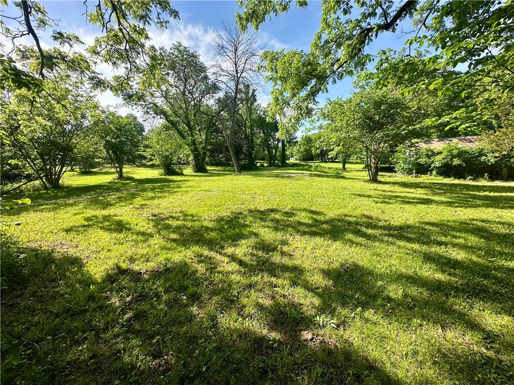 8360 Waverly Rd, De Soto, KS 66018