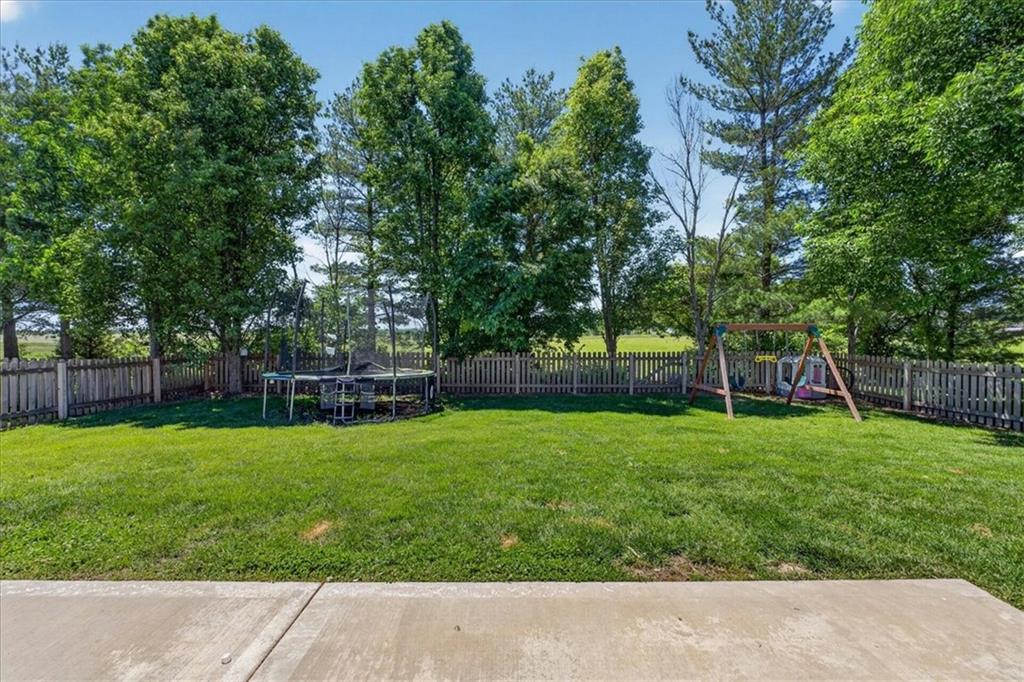 804 SE Holly Ct, Blue Springs, MO 64014