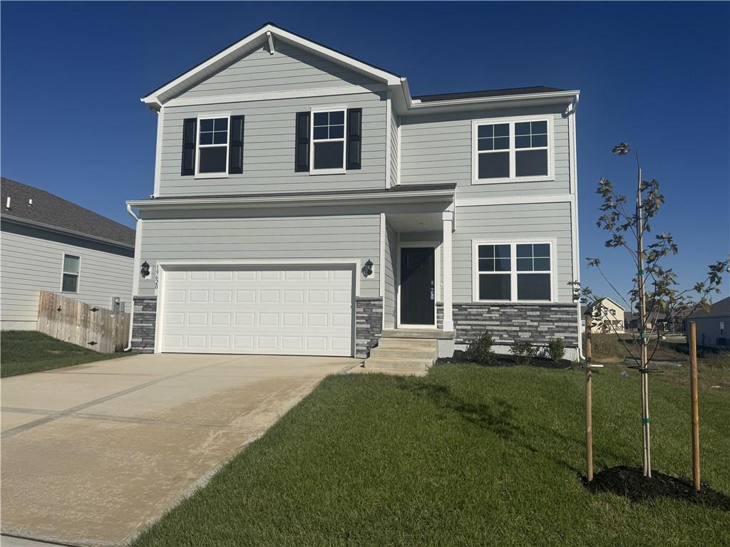 300 Lake Meadows Dr, Smithville, MO 64089