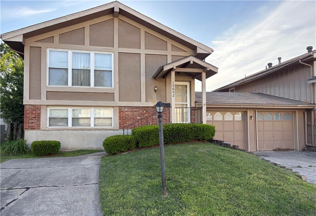 14002 Ballantrae Dr, Grandview, MO 64030