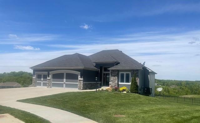 4200 Castlegate Ct, St Joseph, MO 64505