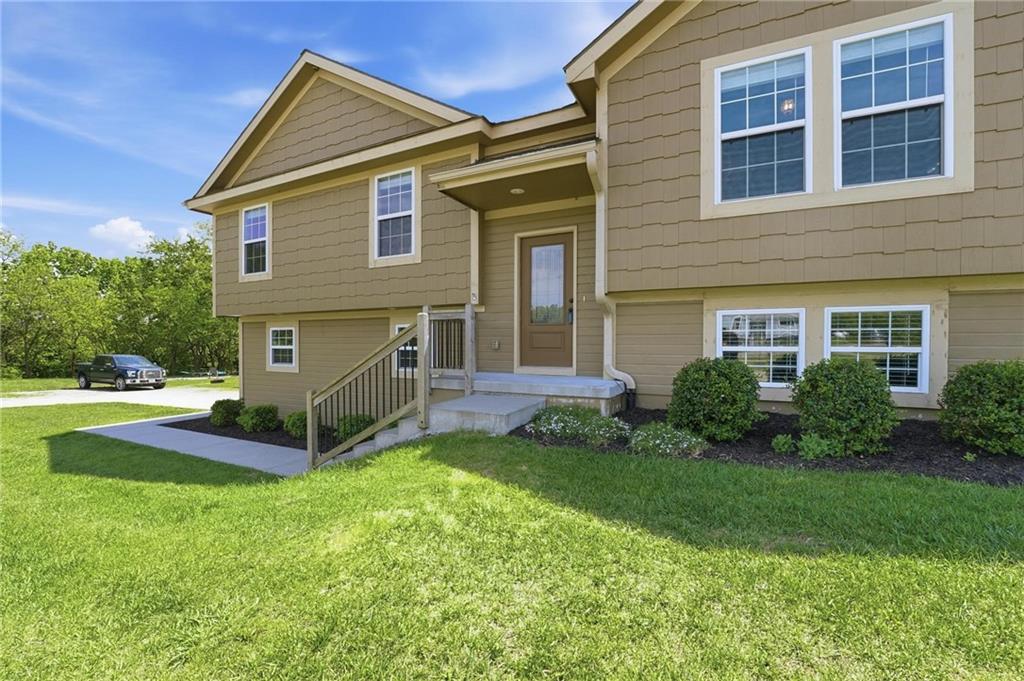 33767 Hwy U Hw, Rayville, MO 64084