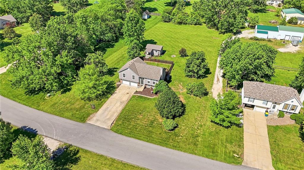 19610 Rosewood Dr, Stilwell, KS 66085
