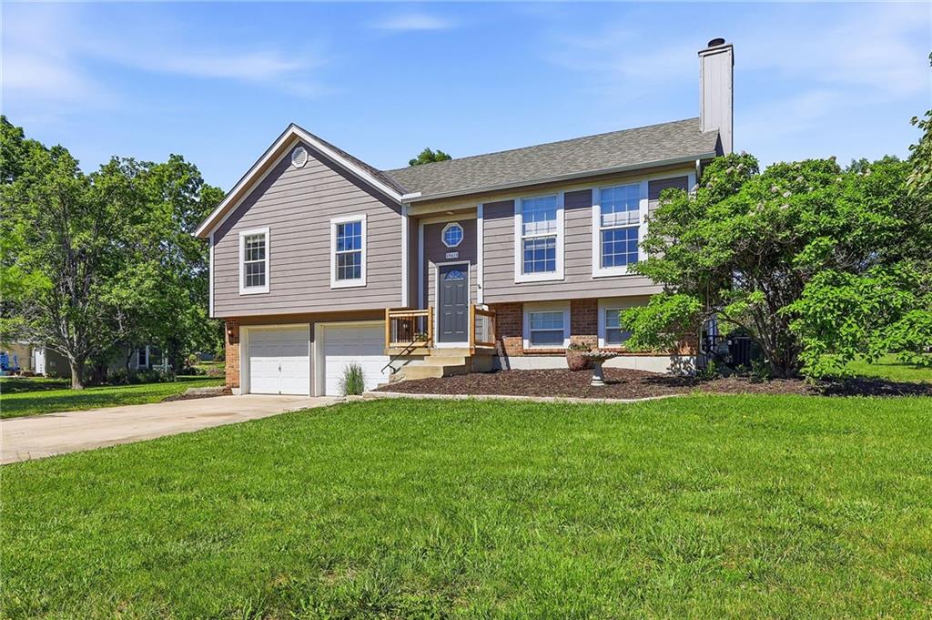 19610 Rosewood Dr, Stilwell, KS 66085