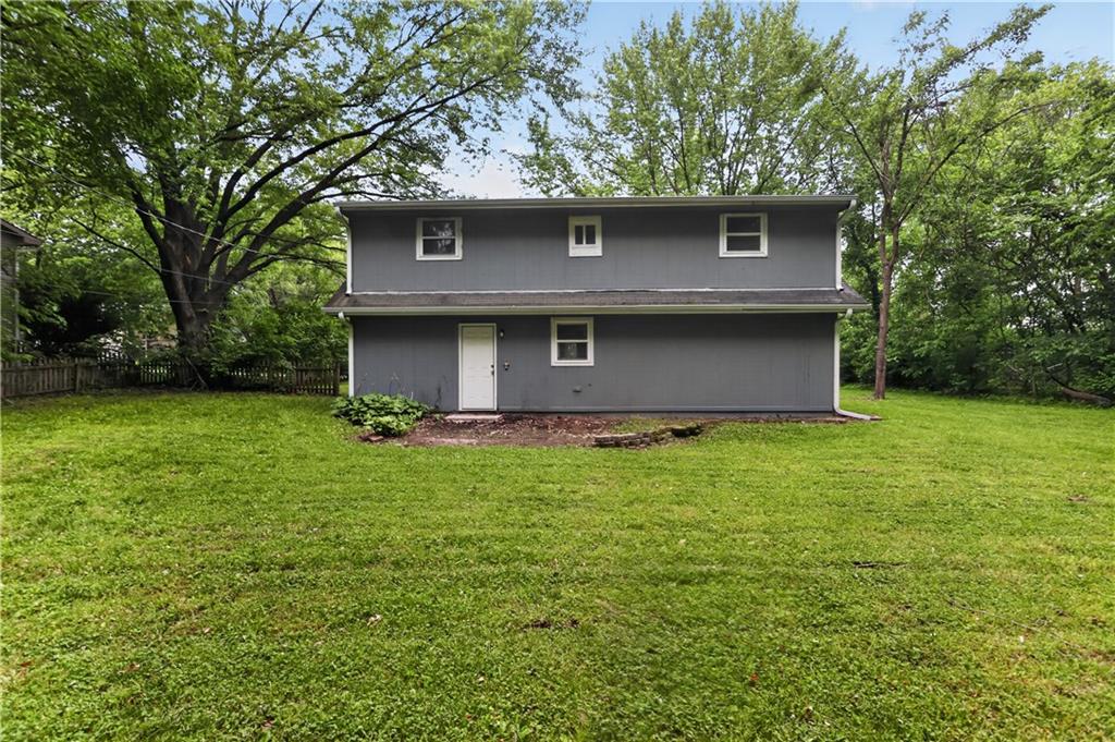 206 W Lawrence St, Kearney, MO 64060