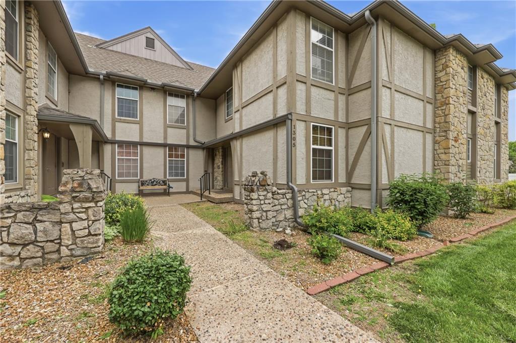 1305 NW Village Dr #C, Blue Springs, MO 64015