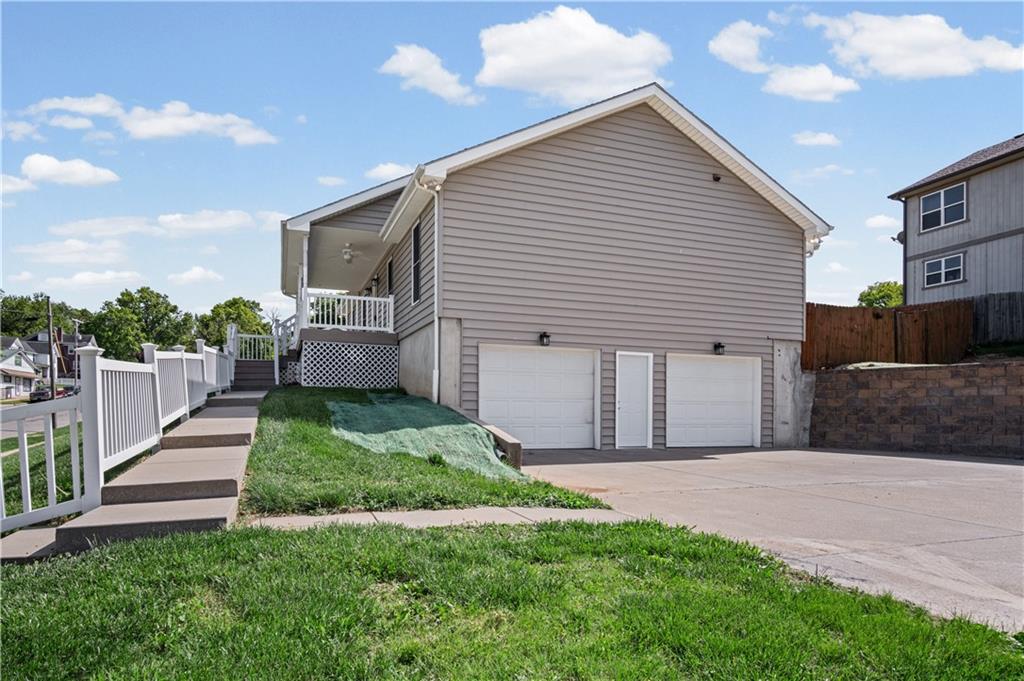 717 S 5th St, Atchison, KS 66002