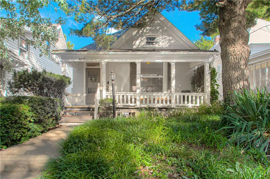 4217 Oak St, Kansas City, MO 64111