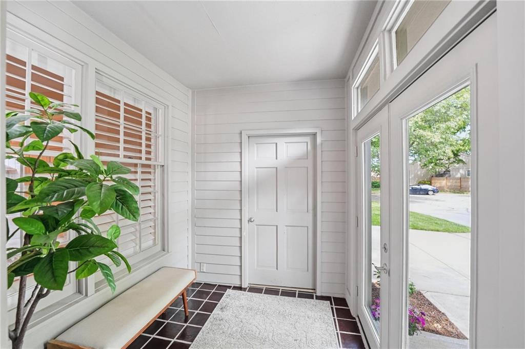 12856 Cambridge Ter, Leawood, KS 66209