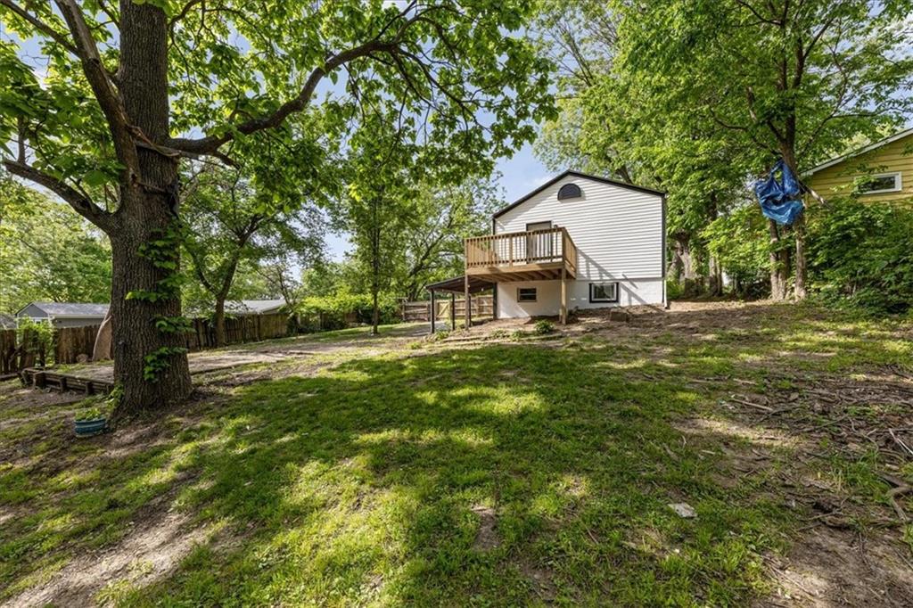 12107 Henry St, Sugar Creek, MO 64054