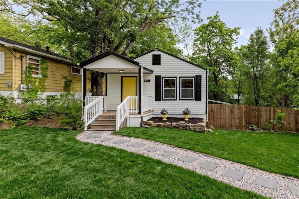 12107 Henry St, Sugar Creek, MO 64054