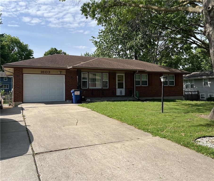 1603 NE 75th St, Gladstone, MO 64118