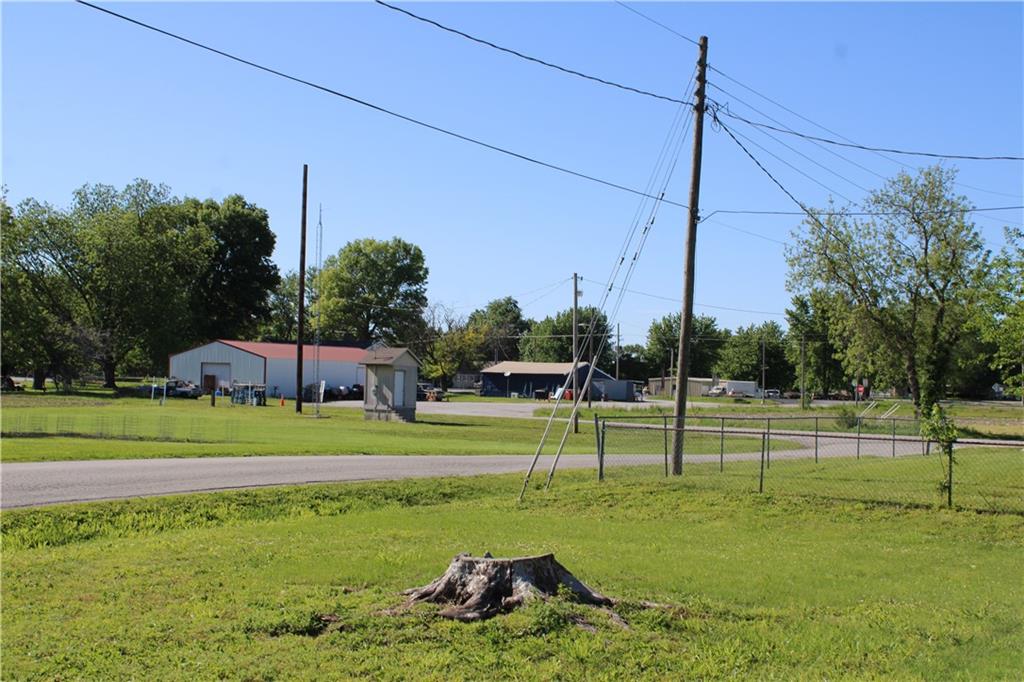 515 NW 5th St, Hardin, MO 64035