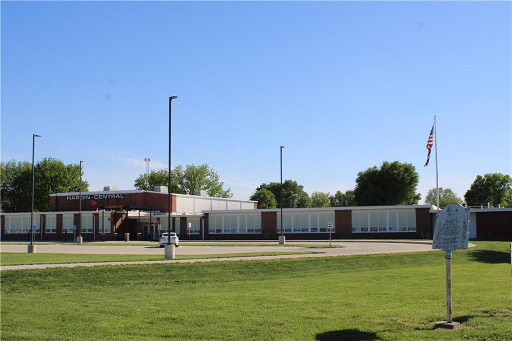 515 NW 5th St, Hardin, MO 64035
