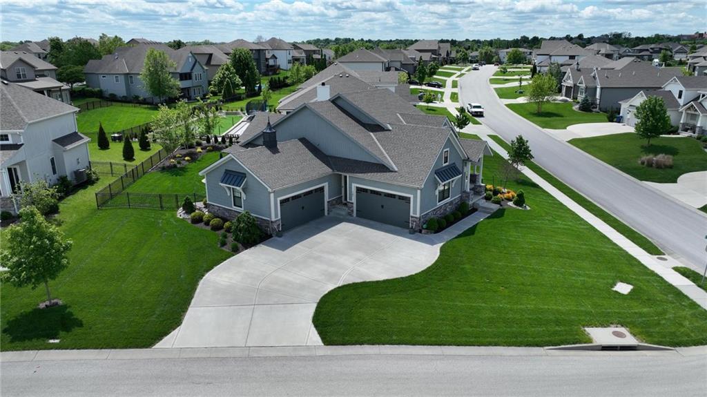 161 NW Carson Dr, Lee's Summit, MO 64081