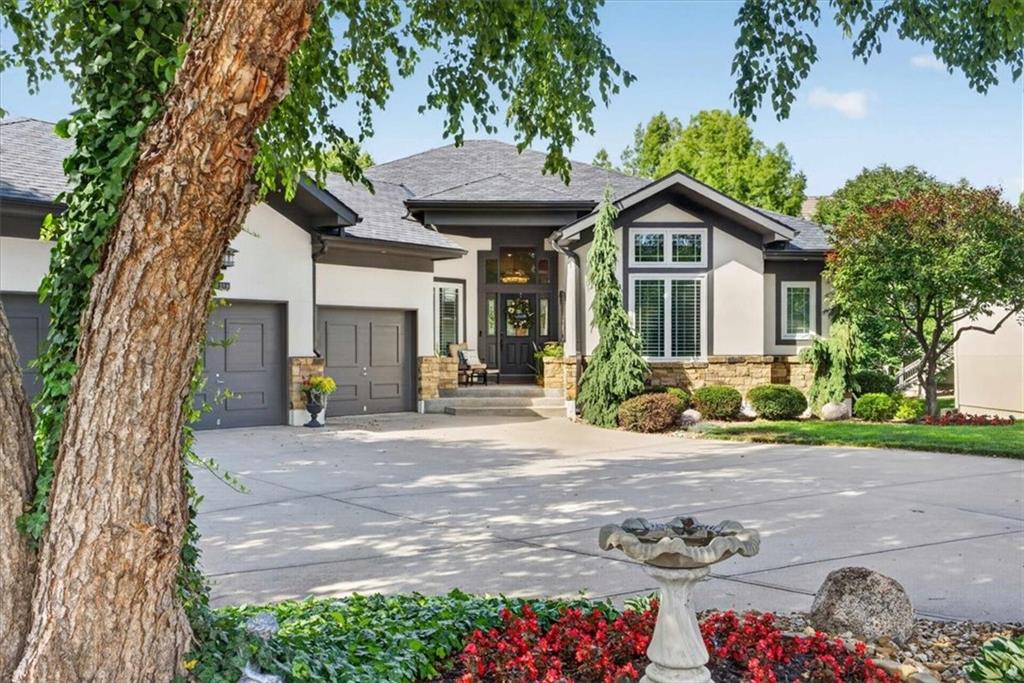 2313 NE Lake Breeze Ln, Lee's Summit, MO 64086