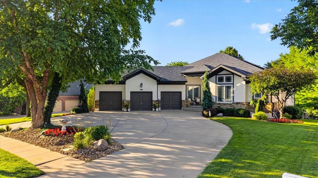 2313 NE Lake Breeze Ln, Lee's Summit, MO 64086