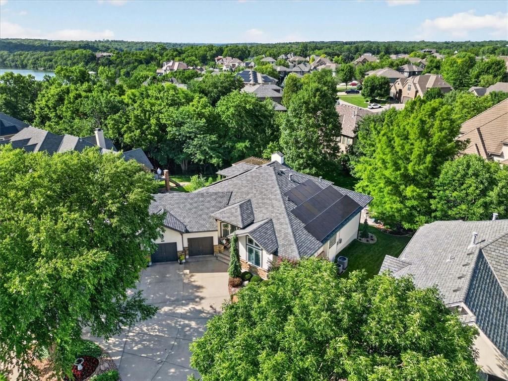 2313 NE Lake Breeze Ln, Lee's Summit, MO 64086