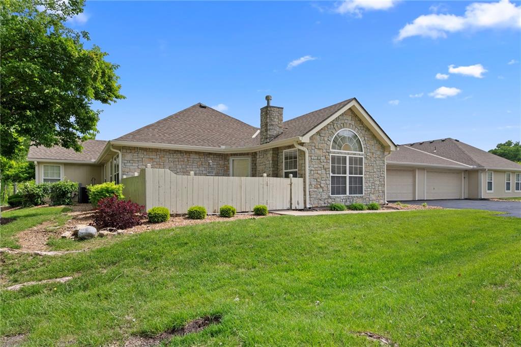 6024 NE Kensington Ct, Lee's Summit, MO 64064