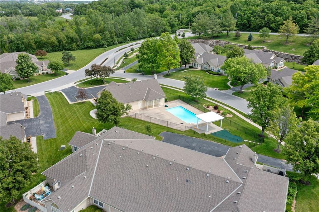 6024 NE Kensington Ct, Lee's Summit, MO 64064