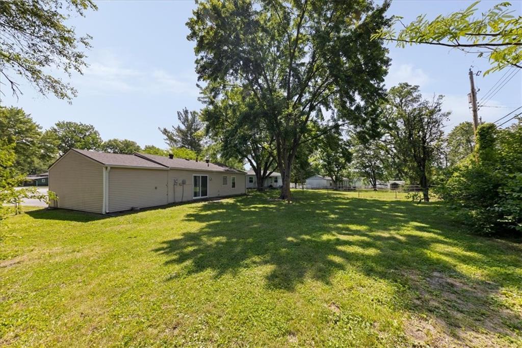 406 N Geronimo Dr, Independence, MO 64056