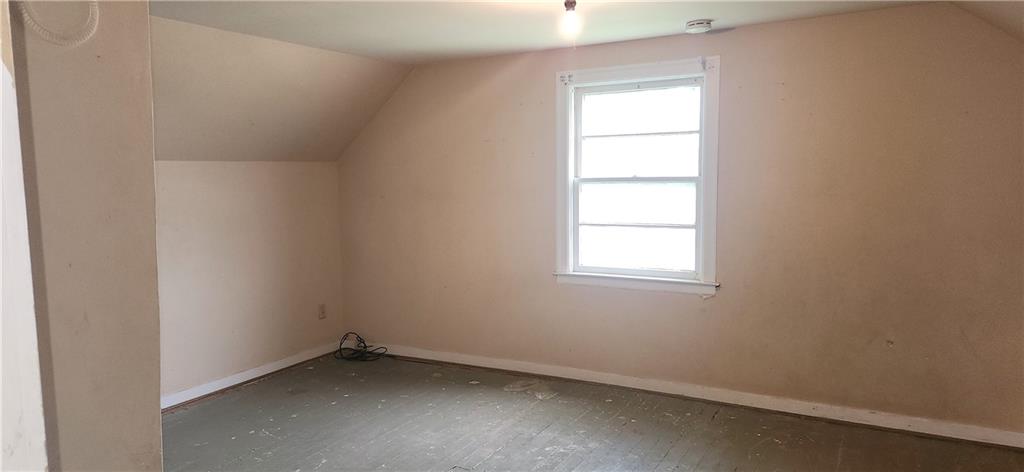 202 S Metcalf Rd, Louisburg, KS 66053