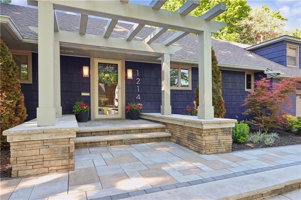 1214 W Gregory Blvd, Kansas City, MO 64114