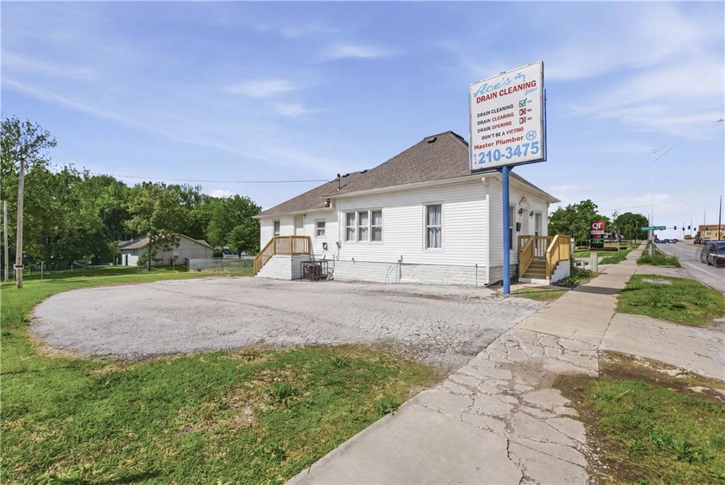307 E 23rd St S, Independence, MO 64055