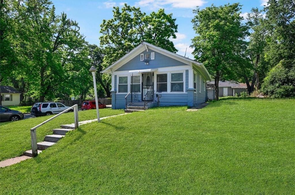 2917 E 61st St, Kansas City, MO 64130
