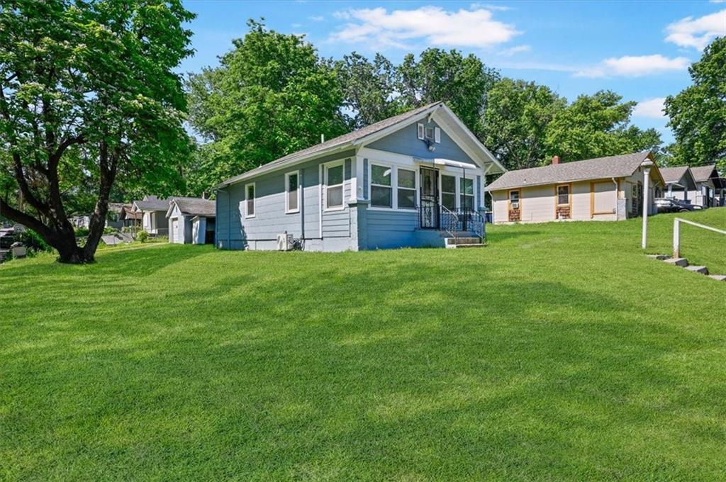 2917 E 61st St, Kansas City, MO 64130