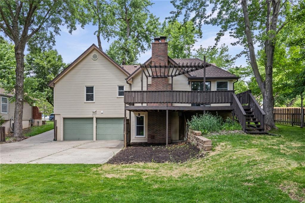 1605 High Dr, Liberty, MO 64068